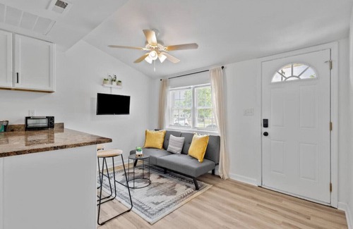 Hopewell House | Charming, Private Abode: Serenity in Hopewell, VA!
