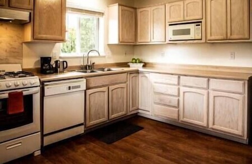 West Sedona House | Charming Private Cozy Suite one bedroom with views