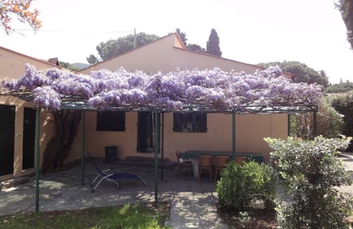 Procchio House | Charming property in village centre,beach 250m, garden,ample parking,sleeps 8/10