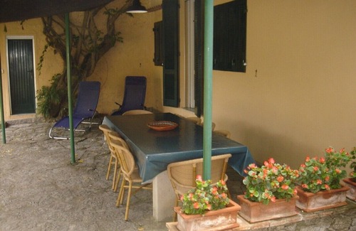 Procchio House | Charming property in village centre,beach 250m, garden,ample parking,sleeps 8/10