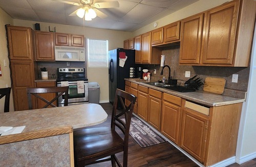 Wichita Falls House | Charming Purple door 3-bedroom house with AC and WiFi in fabulous Wichita Falls