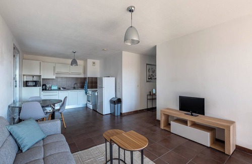 Parilly Apartment | Charming, quiet T2 with terrace, 3 minutes from the metro and Parc de Parilly