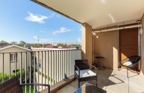 Parilly Apartment | Charming, quiet T2 with terrace, 3 minutes from the metro and Parc de Parilly