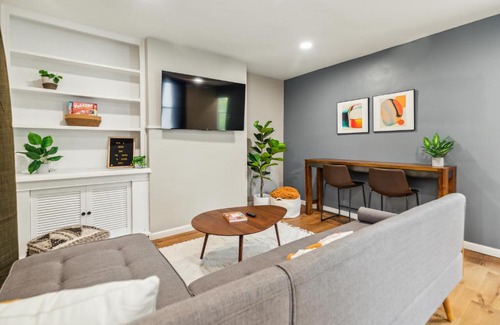 Castle Shannon House | Charming Remodeled 3-BR Bungalow near Attractions