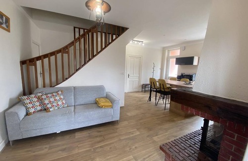 Le Vigean Cottage | Charming Renovated 1950s House Near Volcanic Park with Modern Amenities and Garden