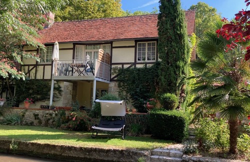 Molineuf Apartment | charming renovated cottage overlooking park and river