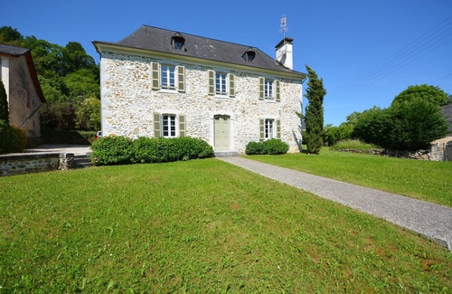 Buzy House | Charming residence with swimming pool and large garden, Buzy