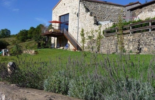 Ceaux-d'Allegre Cottage | Charming Restored Barn with Modern Comfort, Garden & WiFi in Tranquil Setting