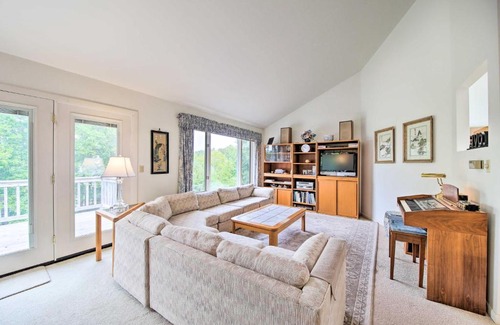 Orrs Island House | Charming Retreat with Deck about 4 Mi From Casco Bay!