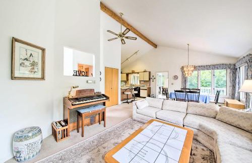 Orrs Island House | Charming Retreat with Deck about 4 Mi From Casco Bay!
