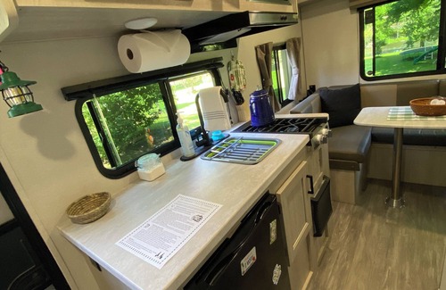 Rowland House | Charming RIVER FRONT camper RV with AC by Lackawaxen River