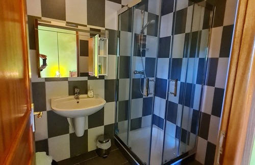 Xivry-Circourt Bed & Breakfast | Charming Room with Private Bathroom and Shared Lounge, Near Belgium and Luxembourg