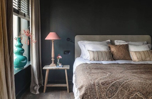 Historical Center Bruges House | Charming room with en suite bathroom - The Wallet