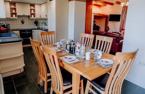 Narberth House | Charming Rural Escape | Hot Tub | Play Room |BBQ