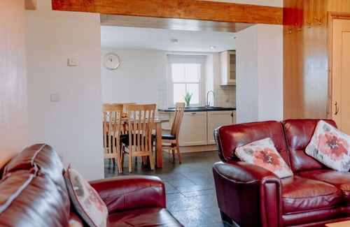 Narberth House | Charming Rural Escape | Hot Tub | Play Room |BBQ