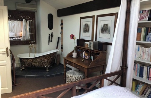 Veigy-Foncenex Bed & Breakfast | Charming Safarie Room