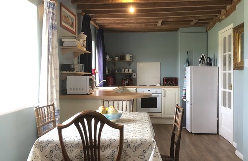 Faringdon Cottage | Charming self contained cottage in rural location