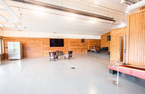 Canal Fulton Cottage | Charming Smucker's Cottage with Hot Tub