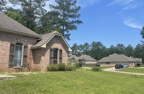 Hattiesburg House | Charming Southern Hideaway /nPet Friendly Subdivision