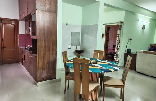 Kalyan Nagar Apartment | Charming & Spacious 2-bedroom apartment in amazing Bengaluru with WiFi, fitness.