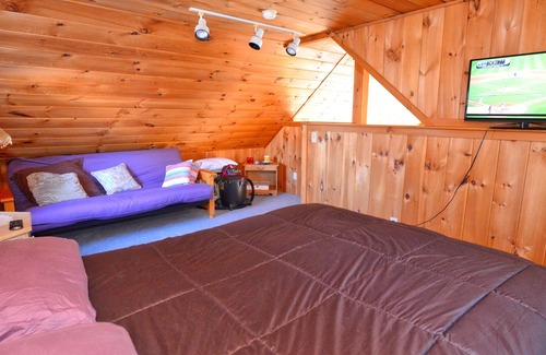 Eidelweiss Village House | Charming Standalone Home, Close to Sandy Beach w 2 Kayaks