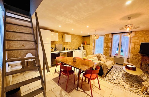Neuville-de-Poitou House | Charming stone cottage with swimming pool