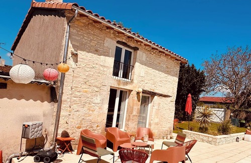 Neuville-de-Poitou House | Charming stone cottage with swimming pool