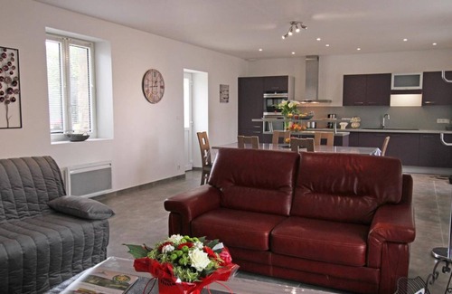 Brillevast Cottage | Charming Stone Cottage with Garden, Near Beaches & Sights, Pet-Friendly