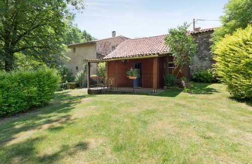 Fondamente Cottage | Charming Stone House on the banks of the La Sorgues River