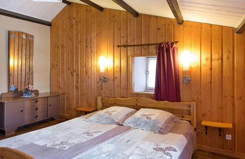 Fondamente Cottage | Charming Stone House on the banks of the La Sorgues River