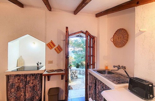 Castro Marina Cottage | Charming stone trullo with sea access (house F)