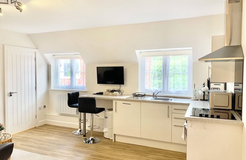 Coleford Apartment | Charming Studio Apartment Ideal for Short and Longer Staysnn