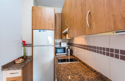 Bailen-Miraflores Apartment | Charming Studio Apartment "Loft" in Good Location with Wi-Fi and Air-Conditioning