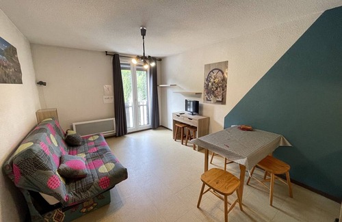 Laveissiere Apartment | Charming Studio Facing Ski Slopes - Pet Friendly, South Exposure