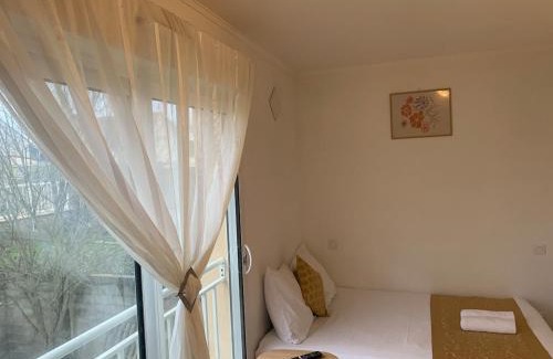 Bretigny-sur-Orge Apartment | Charming Studio with Balneo Shower, Parking Included