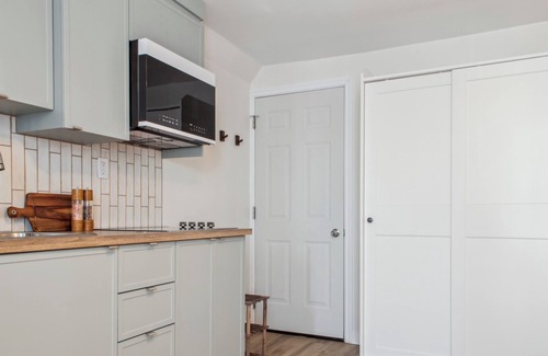 Centretown West Apartment | Charming studio in chinatown/little italy fabulous neighborhood - Ottawa