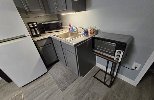Jewell Apartment | Charming studio with AC and WiFi in delightful Defiance