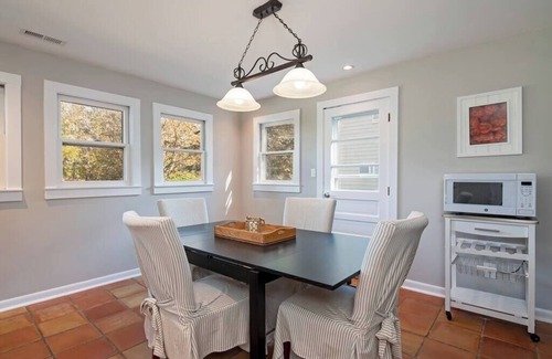Tilghman House | Charming Summer Cottage – Relax and Unwind Here!