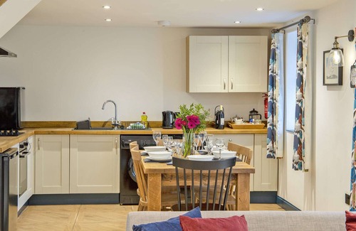 Carsington House | Charming three-bedroom, Dog-Friendly cottage on the Stainsborough Hall Estate