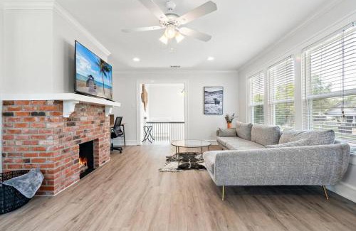 Austin Ave. House | Charming Townhouse in Downtown Waco!