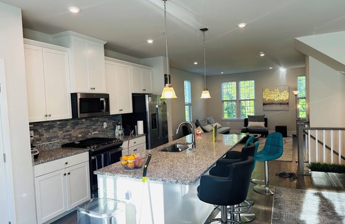 Landover House | Charming townhouse with 1 bedroom, 5 minutes drive to UM regional medical center