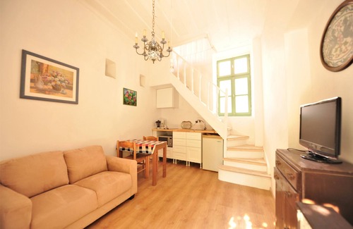 Rhodes Town House | Charming Townhouse With Peaceful Garden