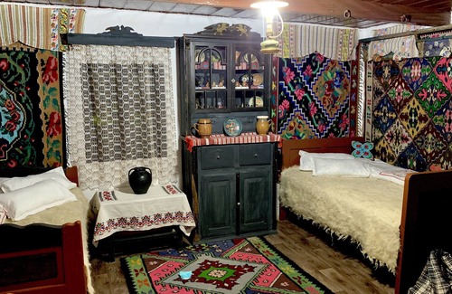 Fundata Cottage | Charming traditional house in a pristine location