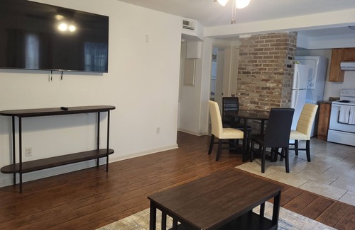 Milan Apartment | Charming two-bedroom apartment in Historic Uptown New Orleans w/Wi-Fi, AC, Hulu