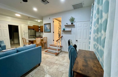 Behrman Apartment | Charming Two Bedrooms Apartment by Downtown