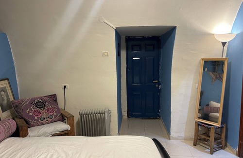 Artists Colony Bed & Breakfast | charming Tzimmer steps above the HaAri Mikvah and views of Meron