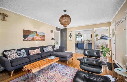Sunnyside House | Charming Updated Inner Southeast Portland Home, Pet Friendly, Fenced Backyard, Close to Everything
