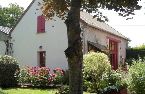 Deneuille-les-Mines Cottage | Charming Village Getaway: Renovated Barn, Accessible, Garden, Near Scenic Walks & Attractions