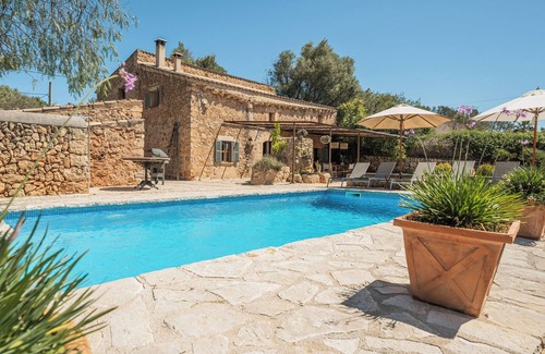 Sencelles Villa | Charming villa in Ruberts in authentic Mallorca, offering all modern comforts.
