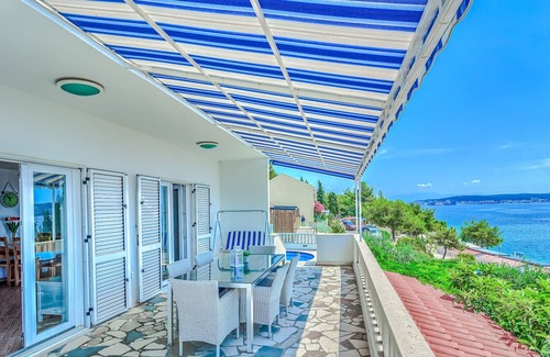 Seget Vranjica Villa | Charming Villa Marin, 30 meters From The Beach. Pool heated. Split-Trogir Area